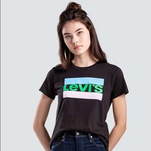 NWOT Levi’s Graphic T-Shirt